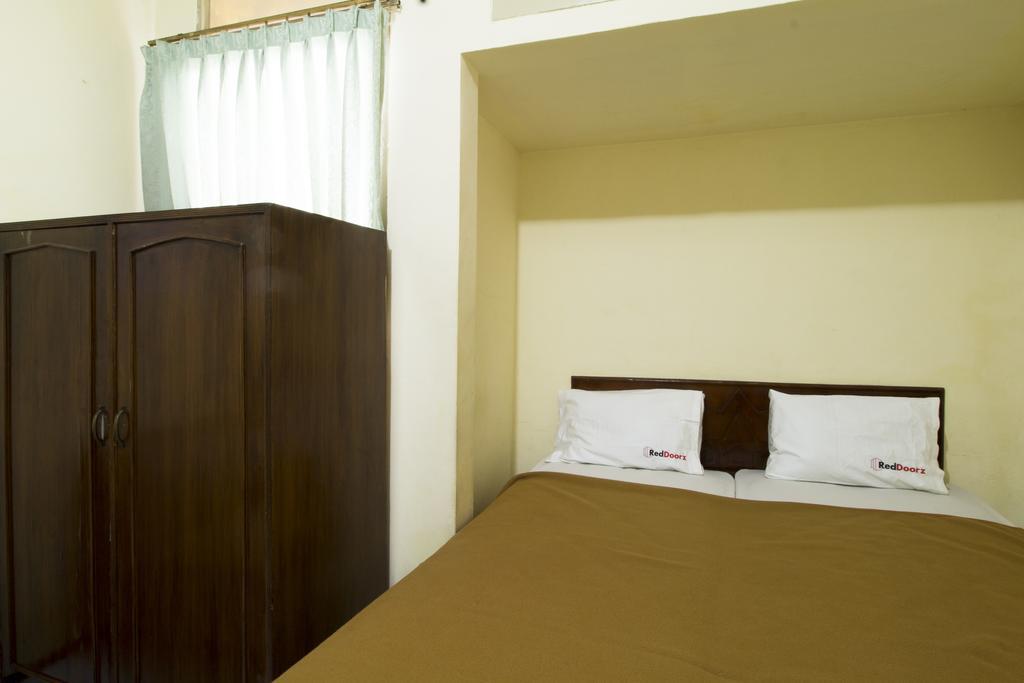 Hotel Reddoorz @ Klender Yakarta Exterior foto