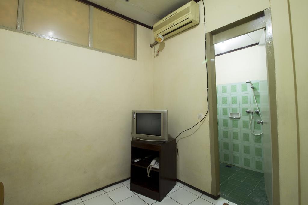 Hotel Reddoorz @ Klender Yakarta Exterior foto